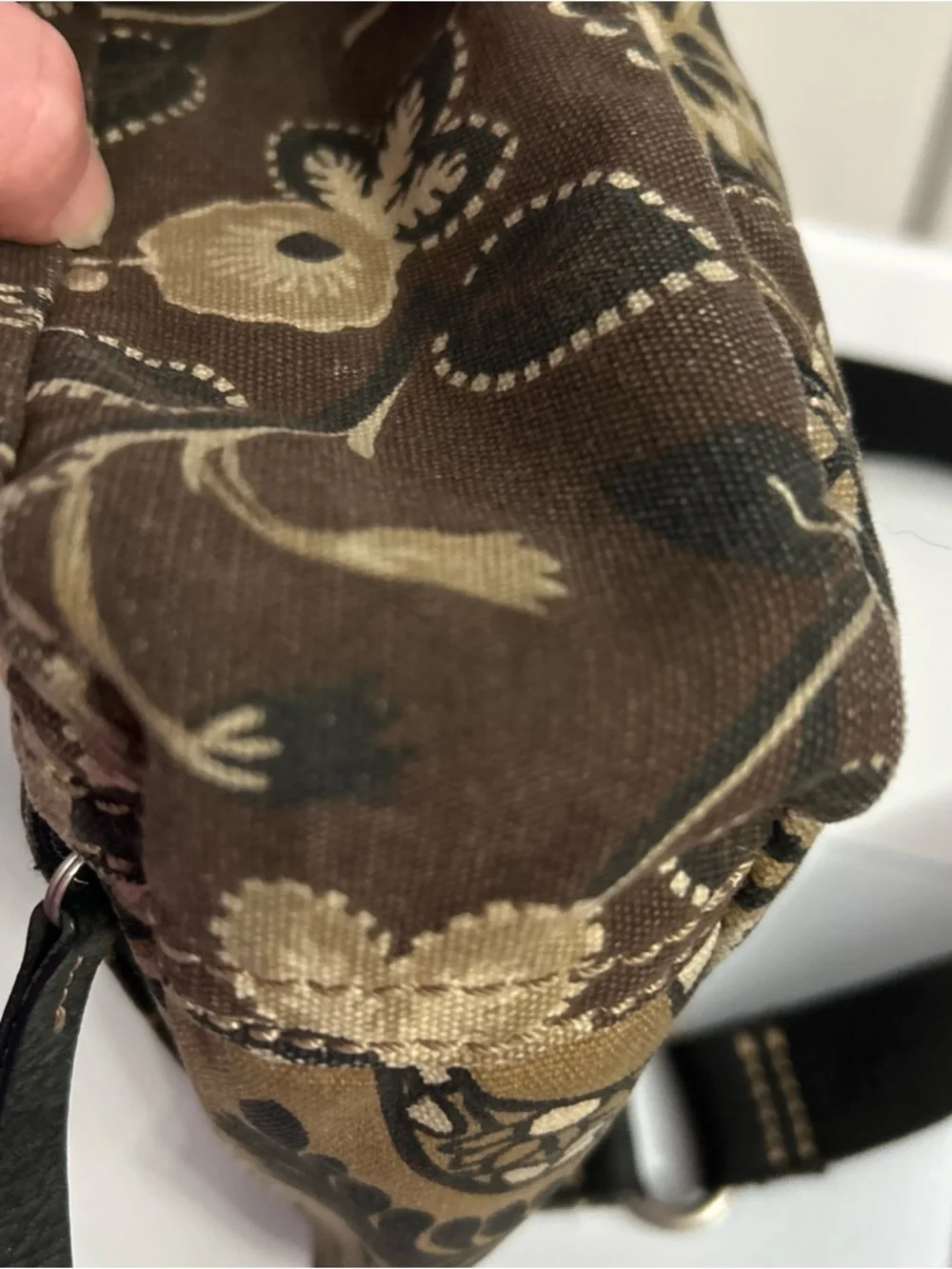 Fossil Women’s Canvas Crossbody Bag Brown Black Floral Key Charm Adjust Strap - Picture 13 of 14